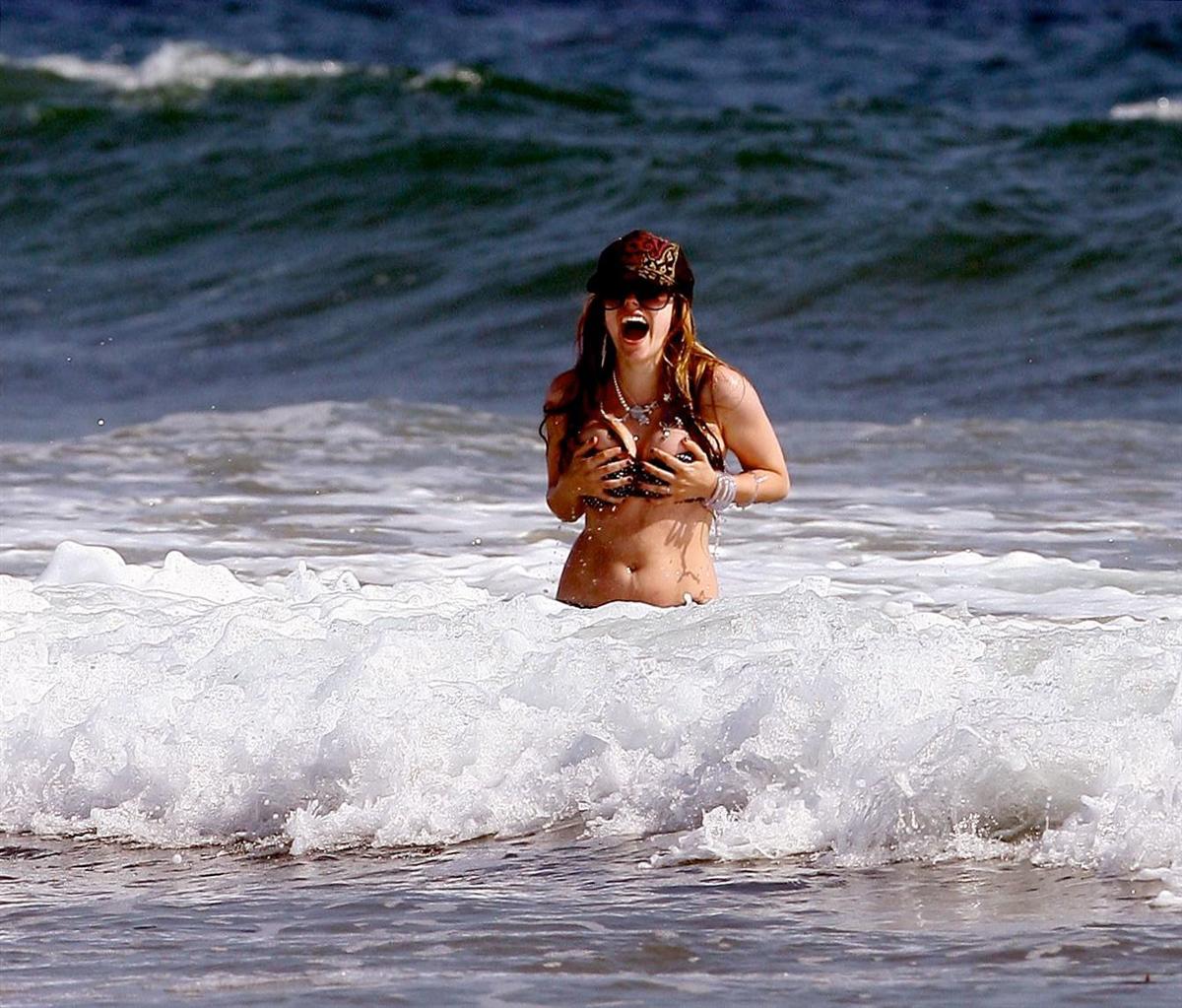 Hot chick posing in her bikini